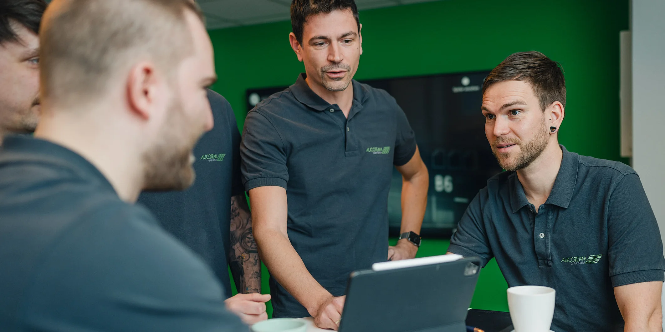 Software - Unsere Experten für Softwareentwicklung in Berlin entwickeln maßgeschneiderte Anwendungen für Industrie und Verwaltung, die Prozesse digitalisieren und optimieren.